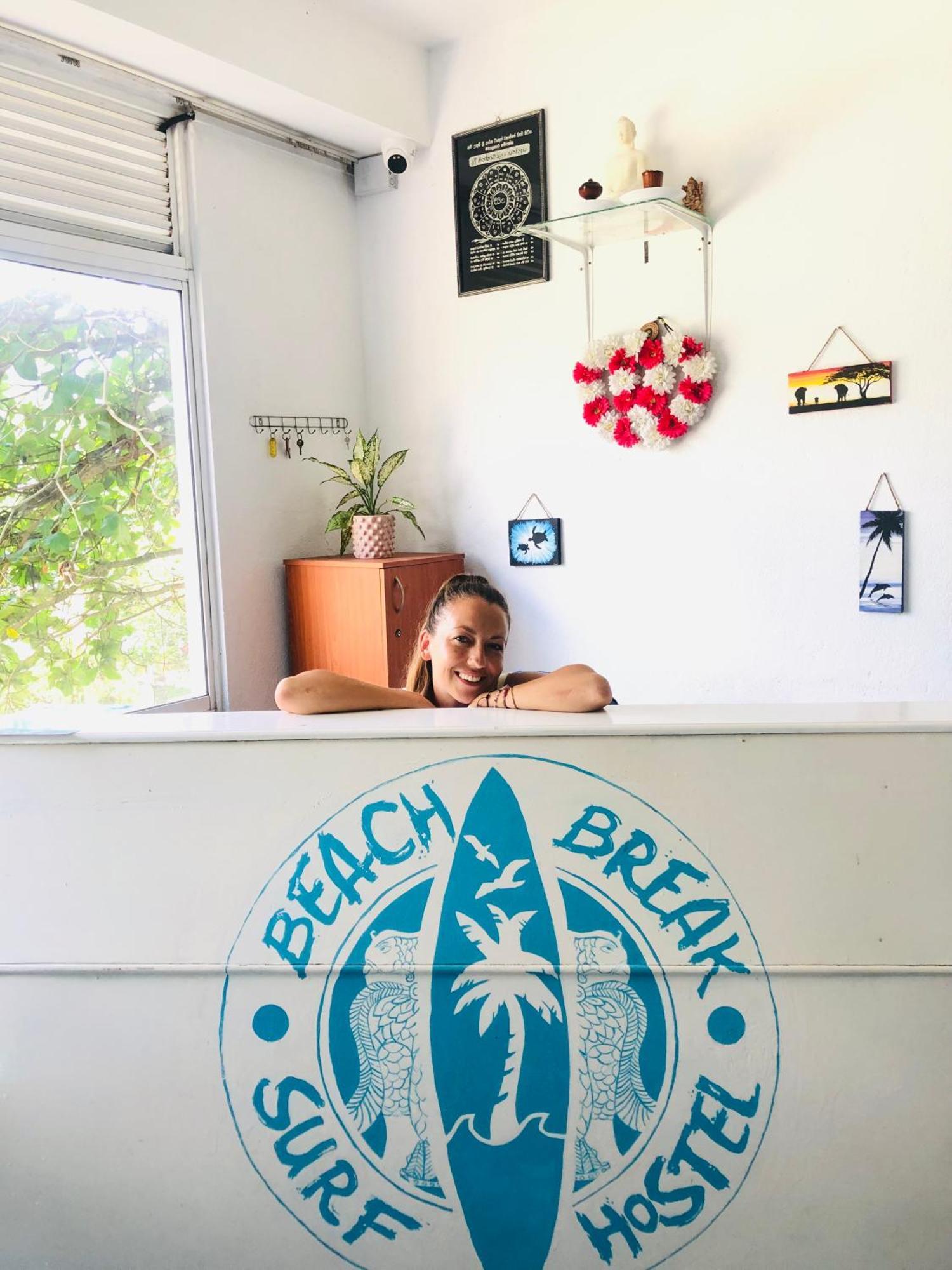 Beach Break Surf Hostel Weligama Extérieur photo