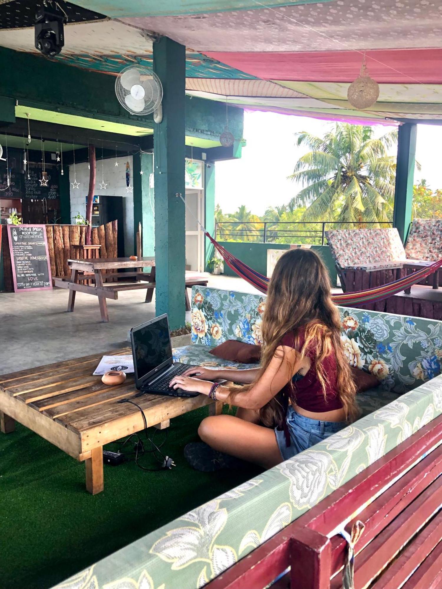 Beach Break Surf Hostel Weligama Extérieur photo