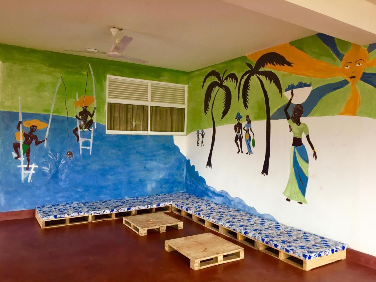 Beach Break Surf Hostel Weligama Extérieur photo